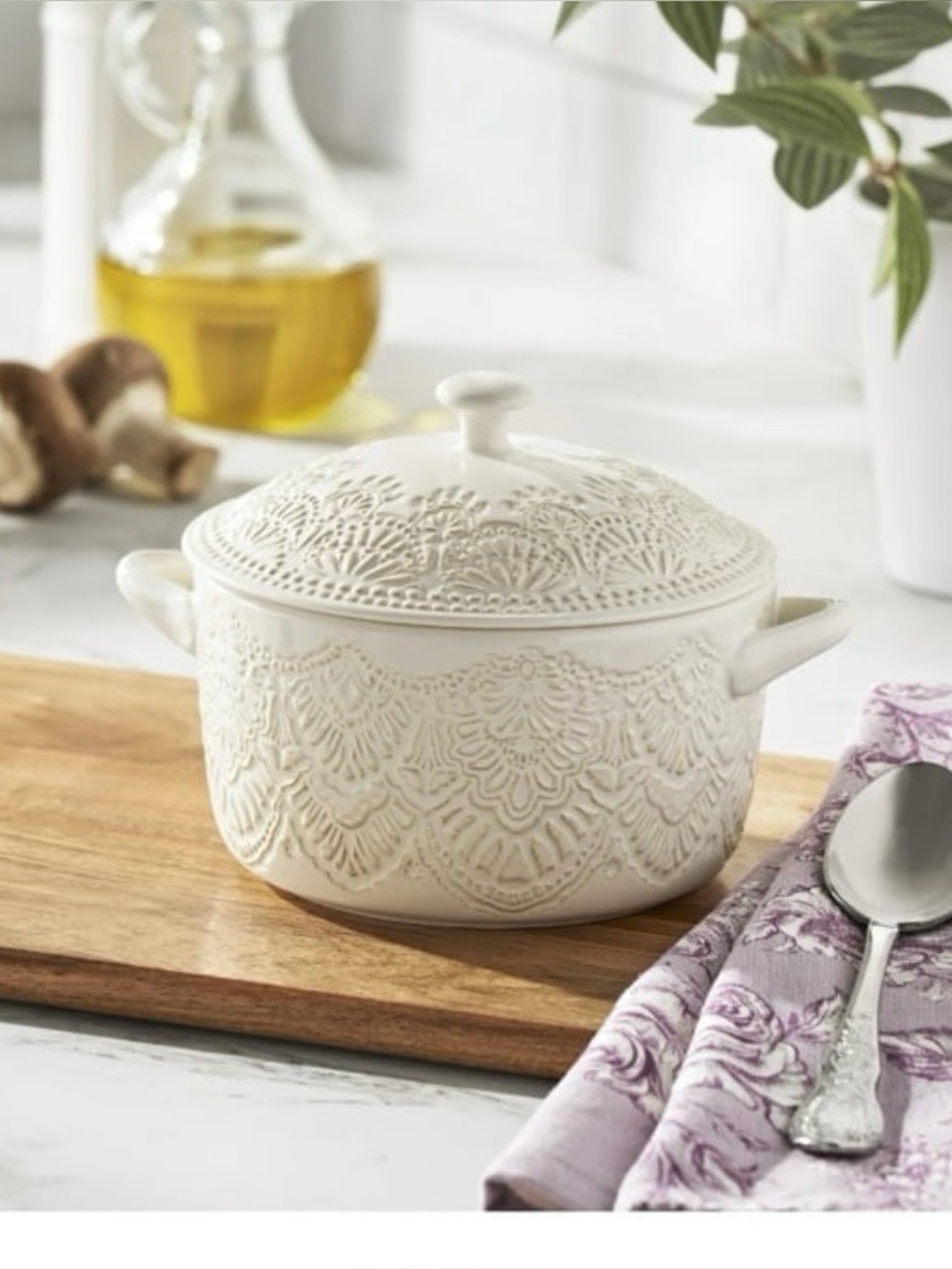 The Pioneer Woman 1QT Cocotte Casserole Baking Dish Stoneware
Vintage Lace Linen